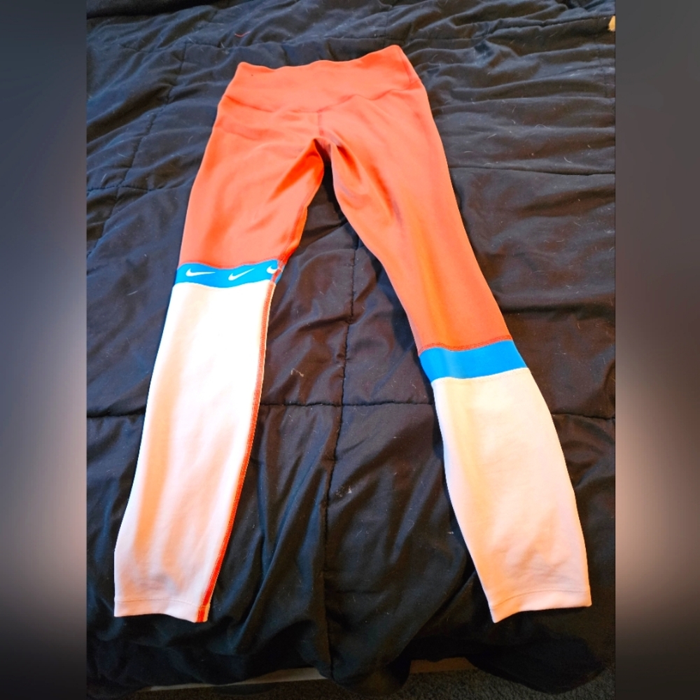 Womens size small Nike leggings